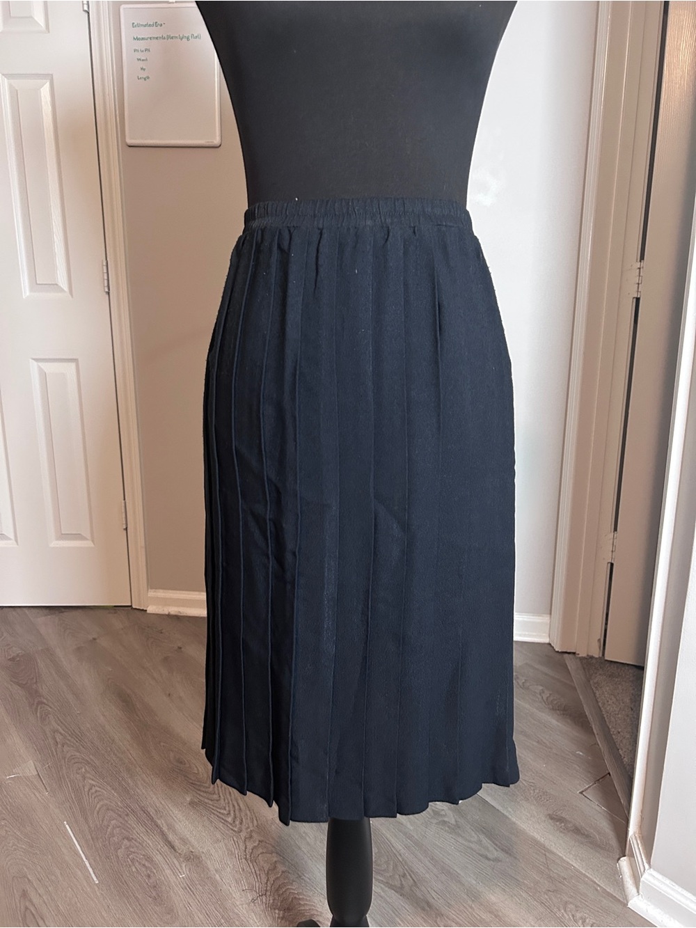 Vintage 90s Leslie Fay Black Pleated Midi Skirt Petite 8P Made in USA